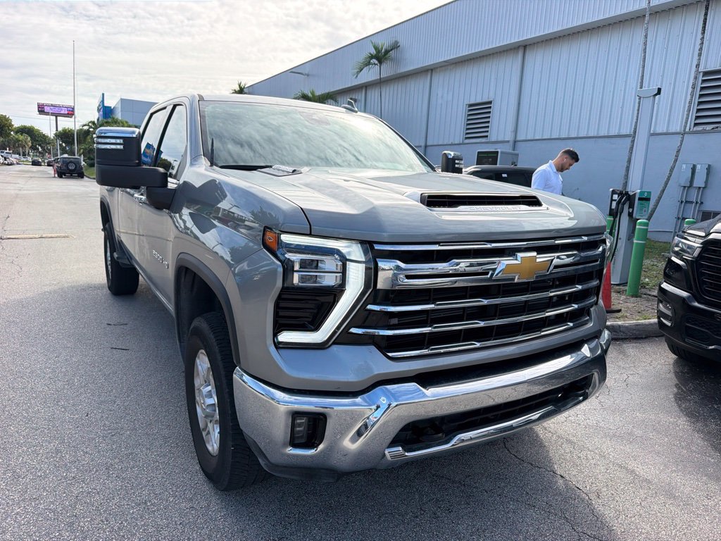 Used 2024 Chevrolet Silverado 2500 LTZ AWD/4WD image 2