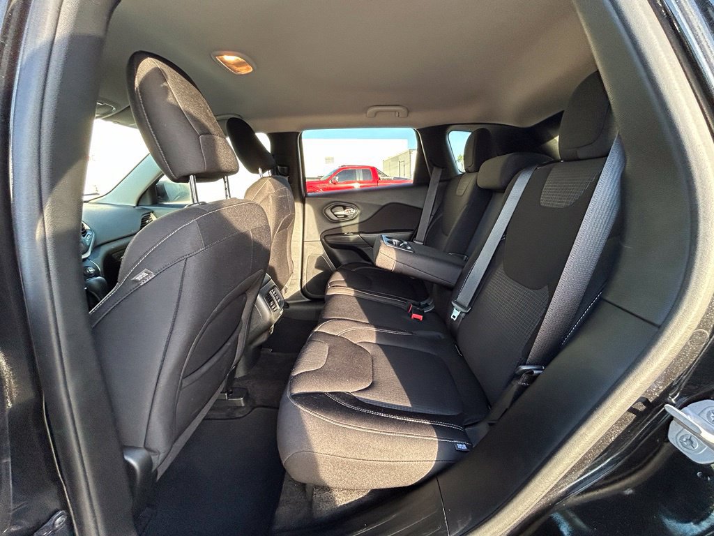Used 2015 Jeep Cherokee Latitude w/ Comfort/Convenience Group FWD image 30