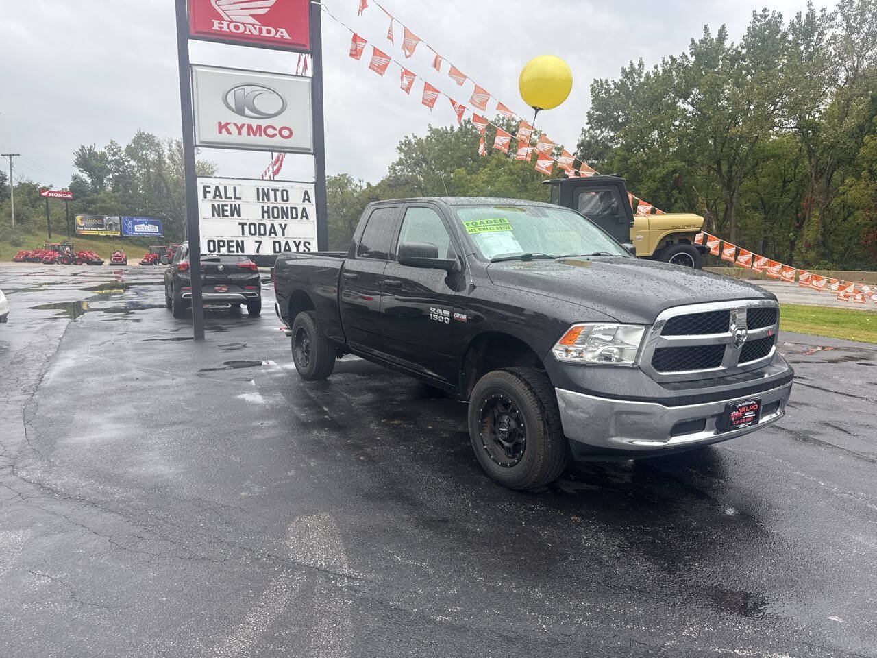 Used 2017 RAM 1500 ST w/ SXT Appearance Group AWD/4WD image 7