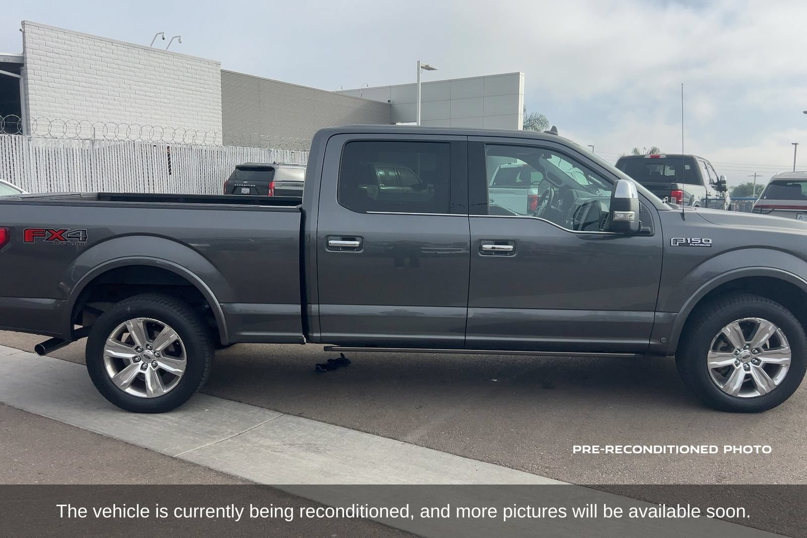 Used 2018 Ford F150 Platinum w/ Equipment Group 701A Luxury AWD/4WD image 4