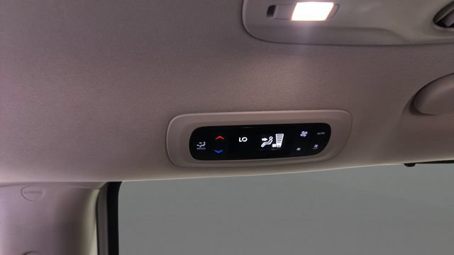 Used 2024 Chrysler Pacifica Touring-L FWD image 23