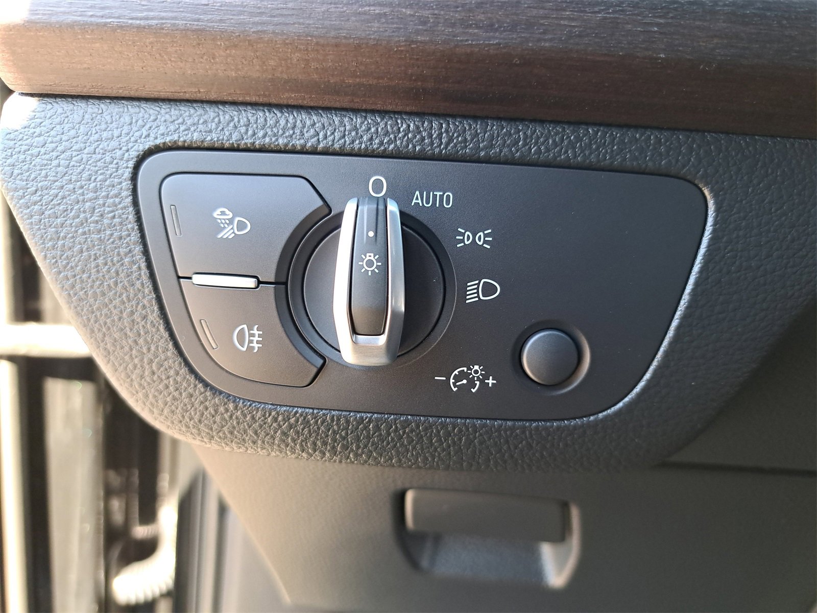 Used 2022 Audi Q5 e Premium w/ Convenience Package image 28