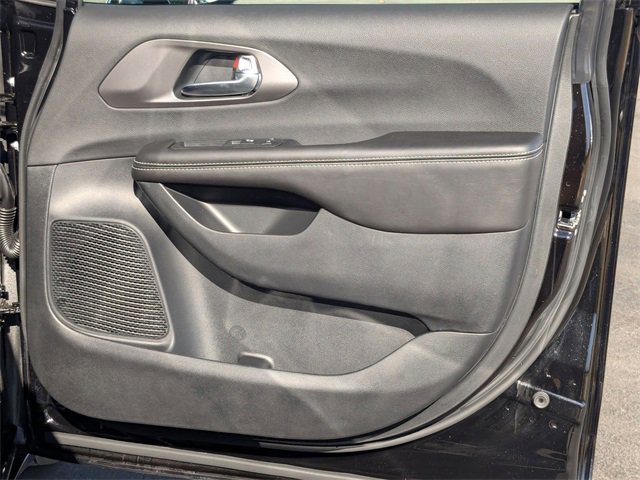 New 2026 Chrysler Pacifica Select image 34