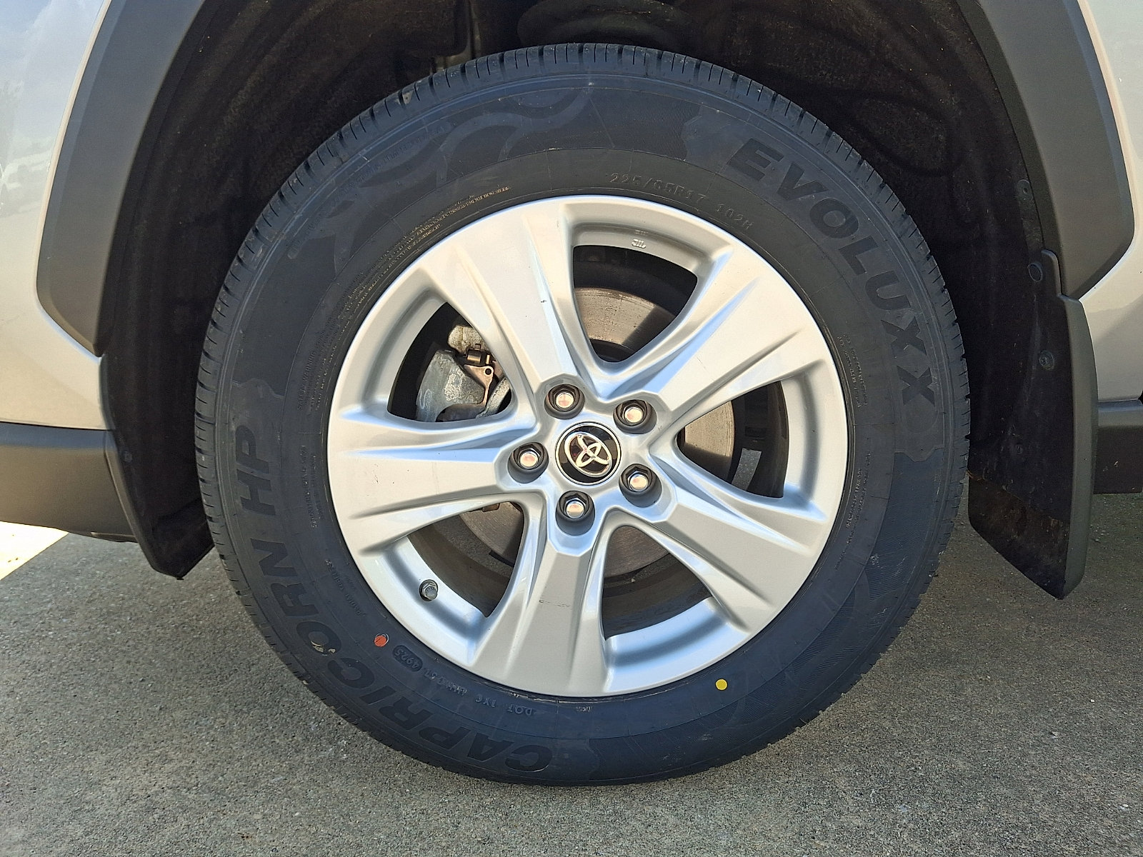 Used 2021 Toyota RAV4 LE image 28