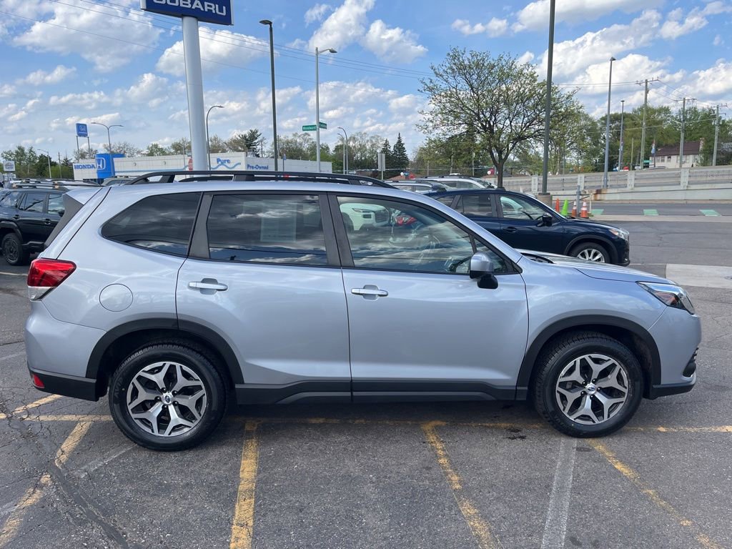 Certified 2023 Subaru Forester Premium AWD/4WD image 4