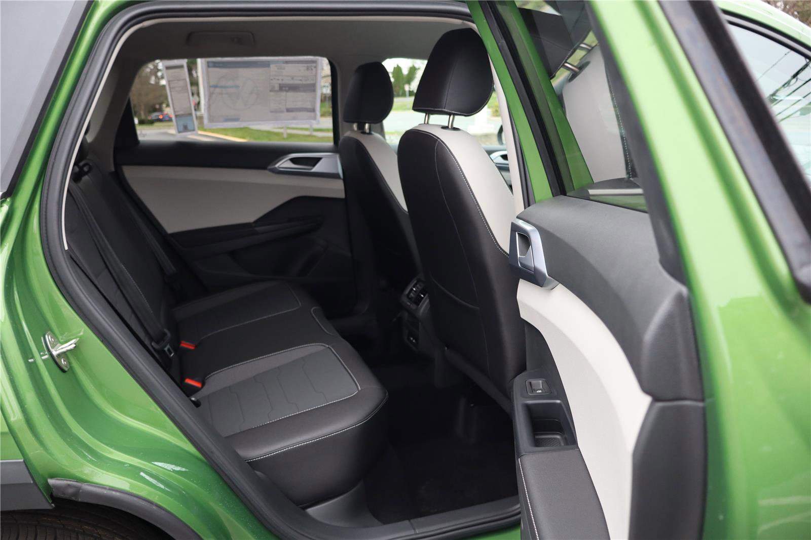 New 2026 Volkswagen Taos SE image 26