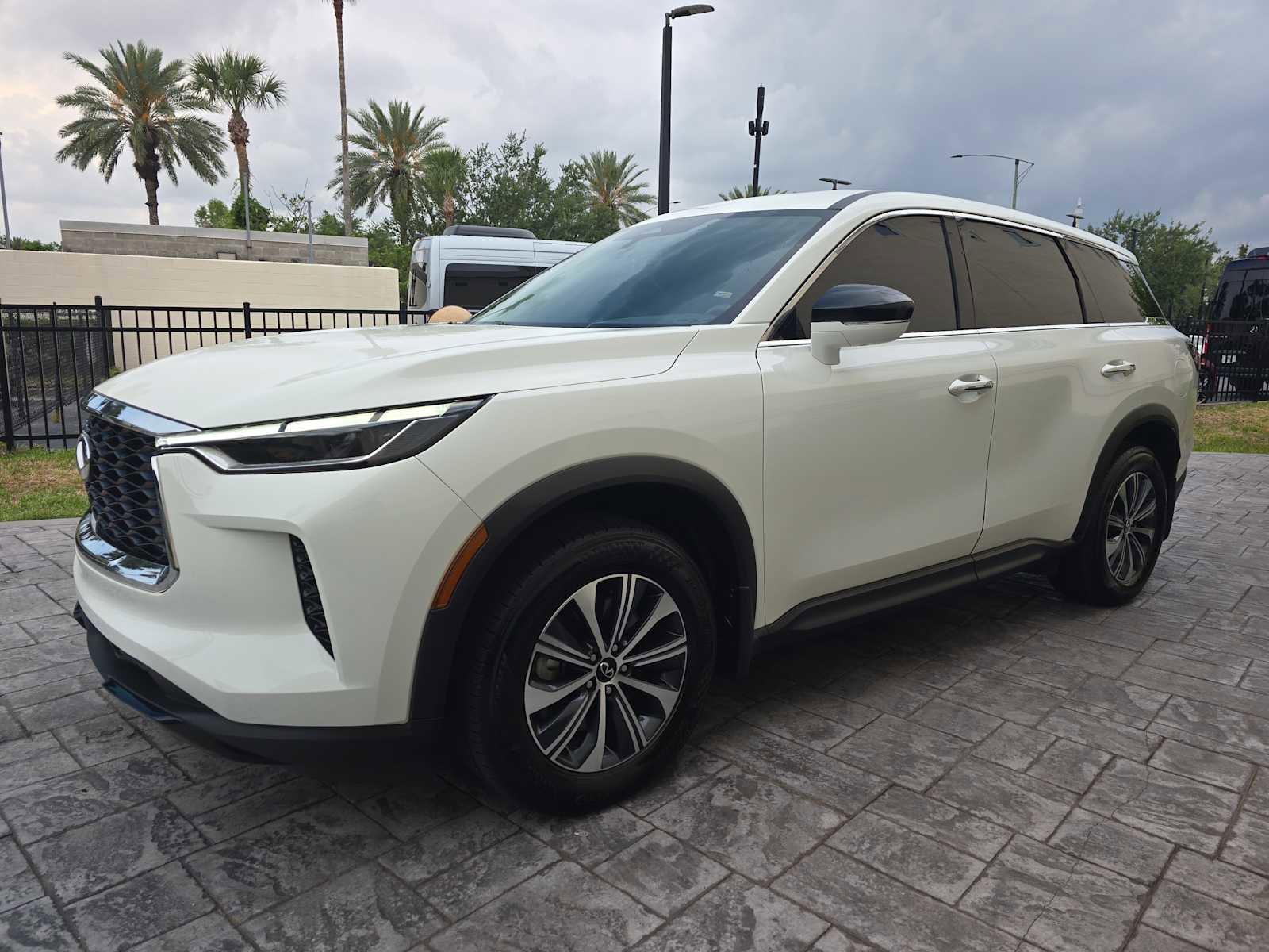 Used 2023 INFINITI QX60 Pure FWD image 7