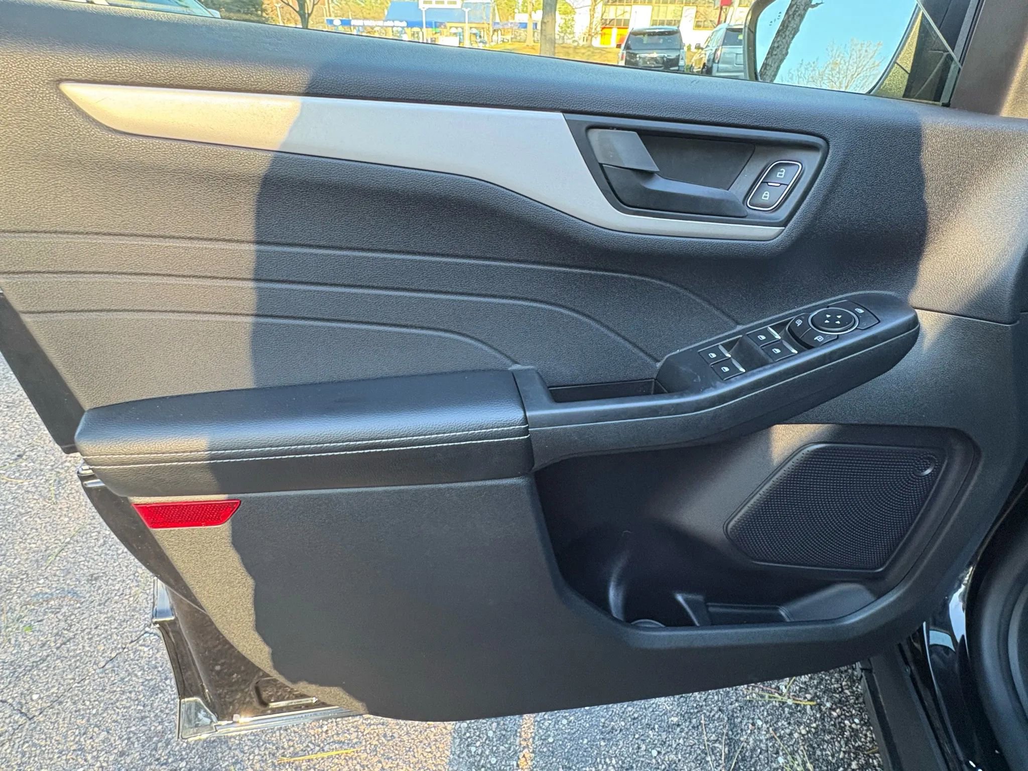 Used 2022 Ford Escape SE FWD image 25