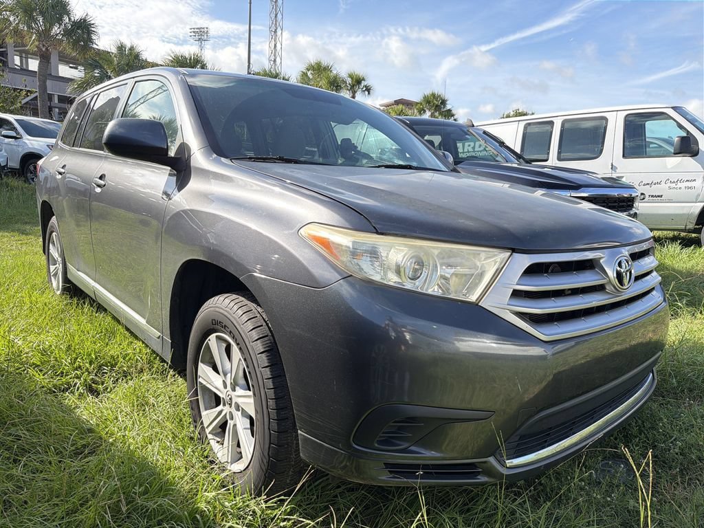 Used 2013 Toyota Highlander FWD image 1