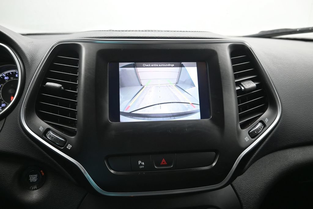 Used 2019 Jeep Cherokee Latitude Plus AWD/4WD image 16
