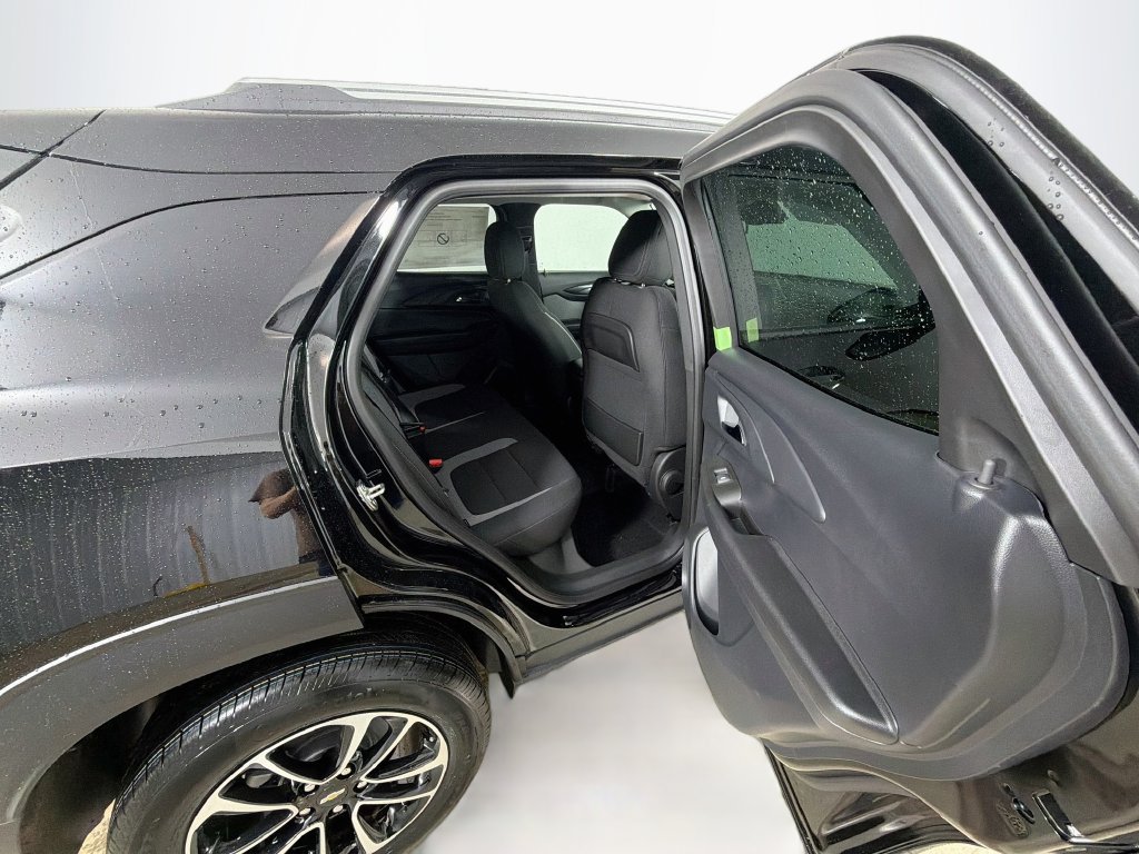 New 2026 Chevrolet TrailBlazer LT w/ LT Cold Weather Package AWD/4WD image 18