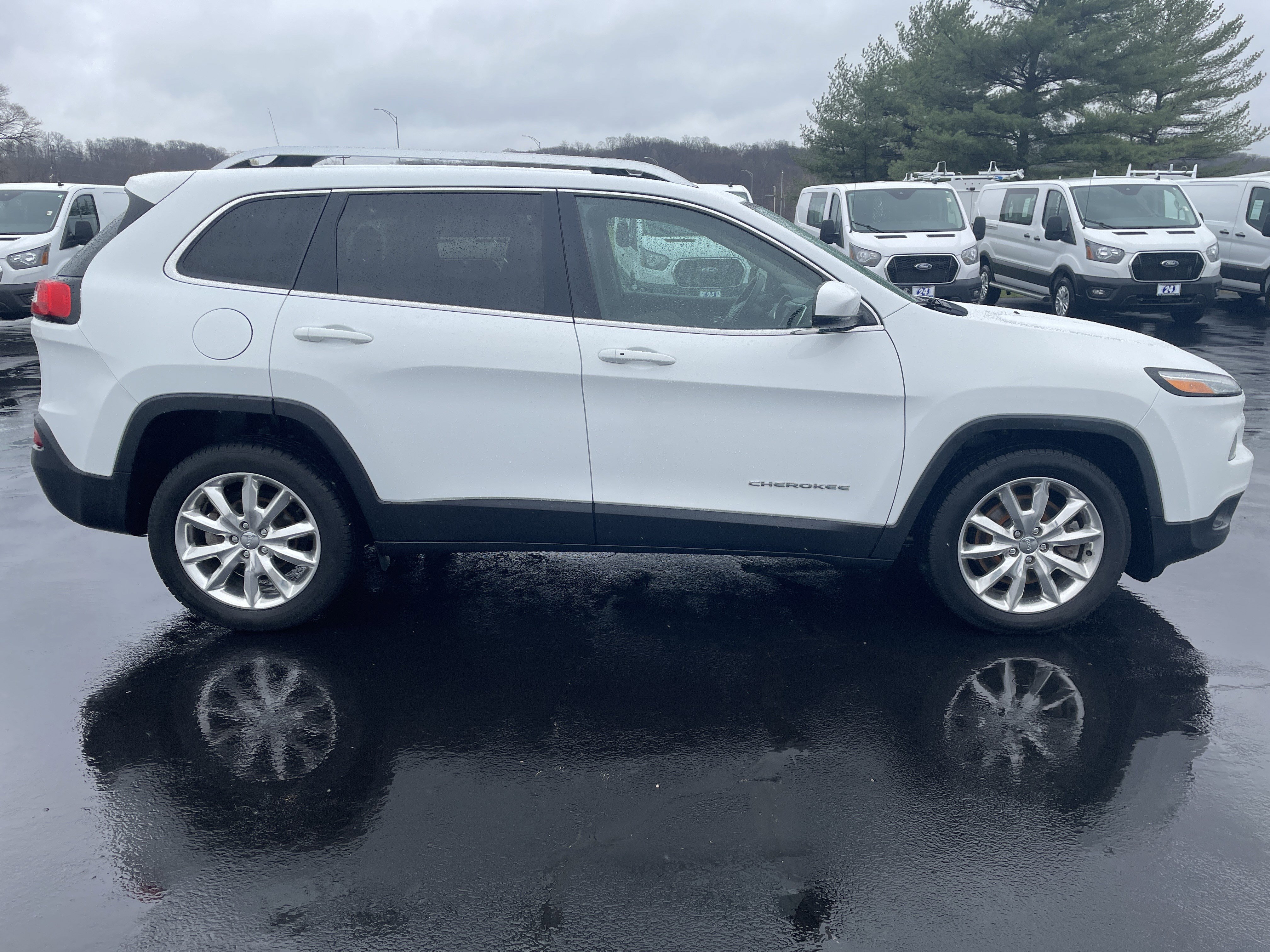 Used 2015 Jeep Cherokee Limited w/ Luxury Group image 6