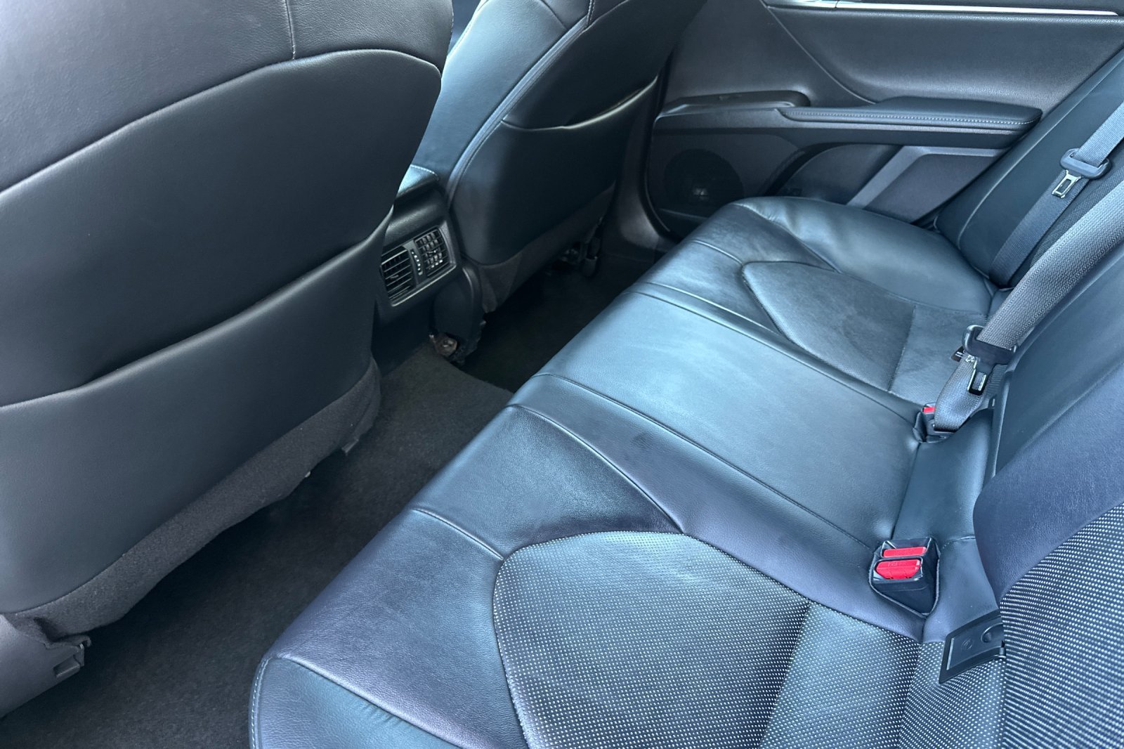Used 2021 Toyota Camry XLE FWD image 12
