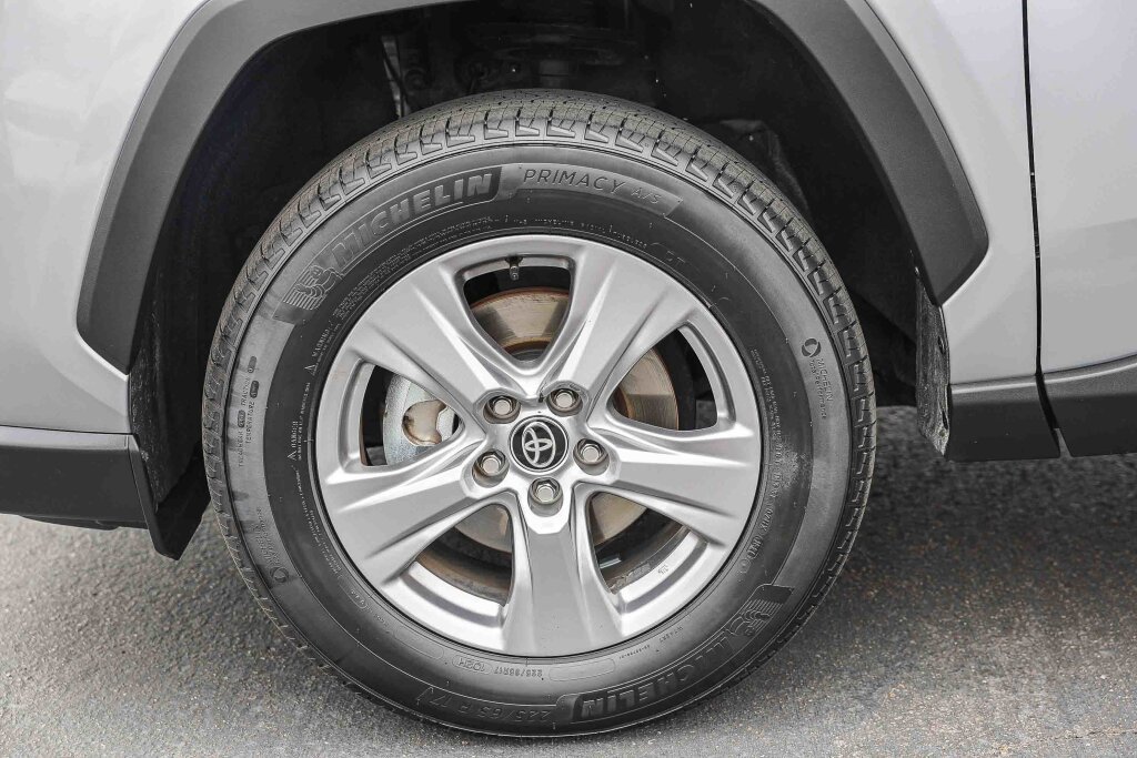Certified 2025 Toyota RAV4 XLE FWD image 28