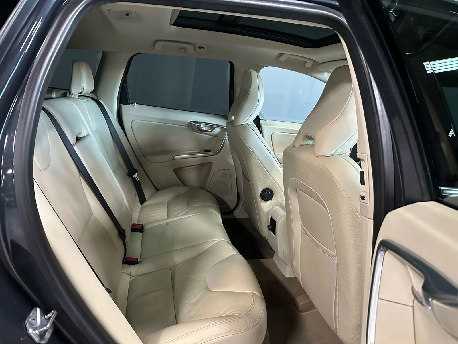 Used 2014 Volvo XC60 T6 image 18