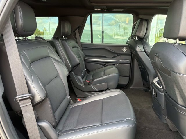 New 2026 Lincoln Navigator Reserve w/ Jet Appearance Package AWD/4WD image 21
