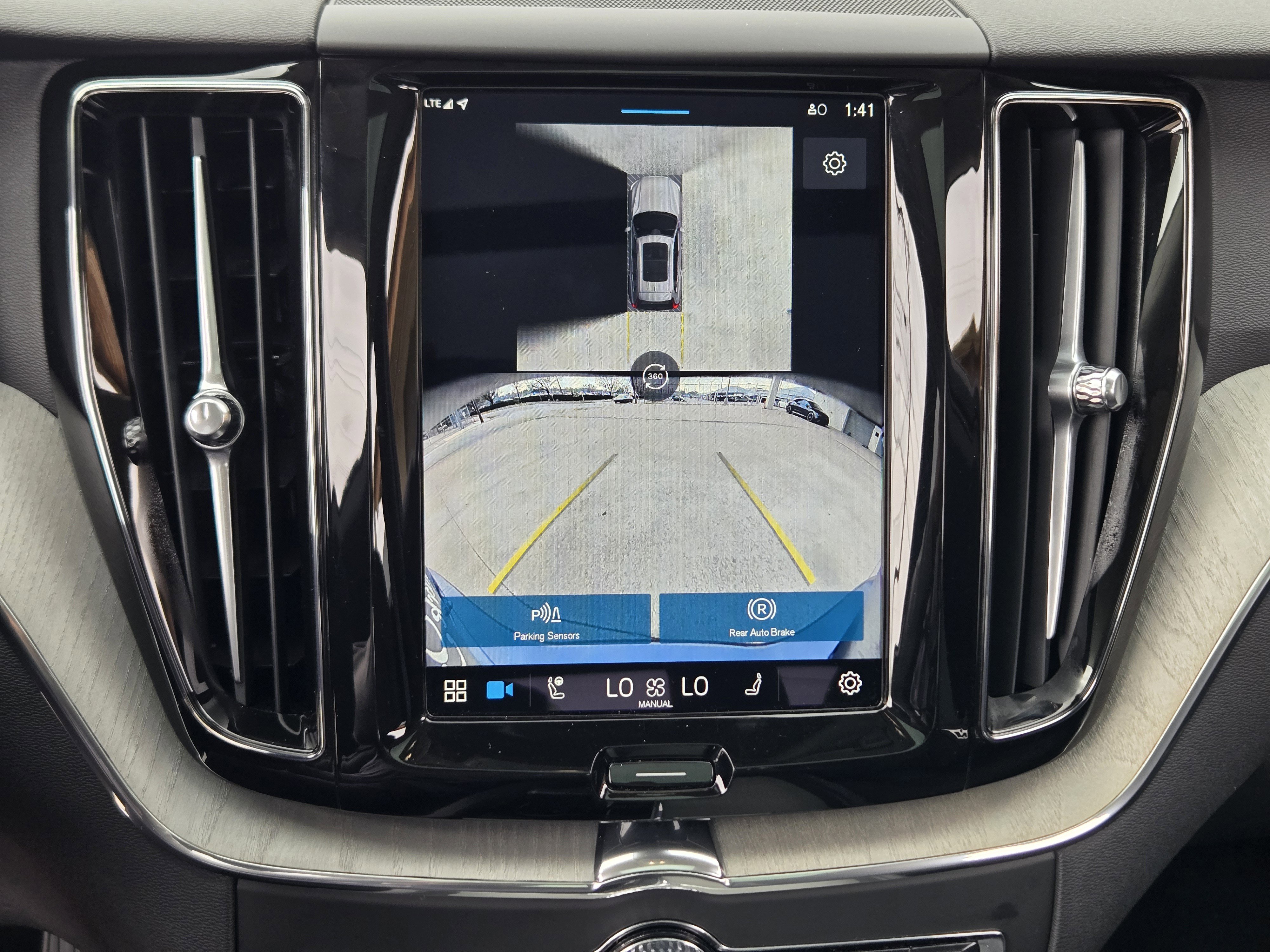 Used 2025 Volvo XC60 B5 Plus image 26