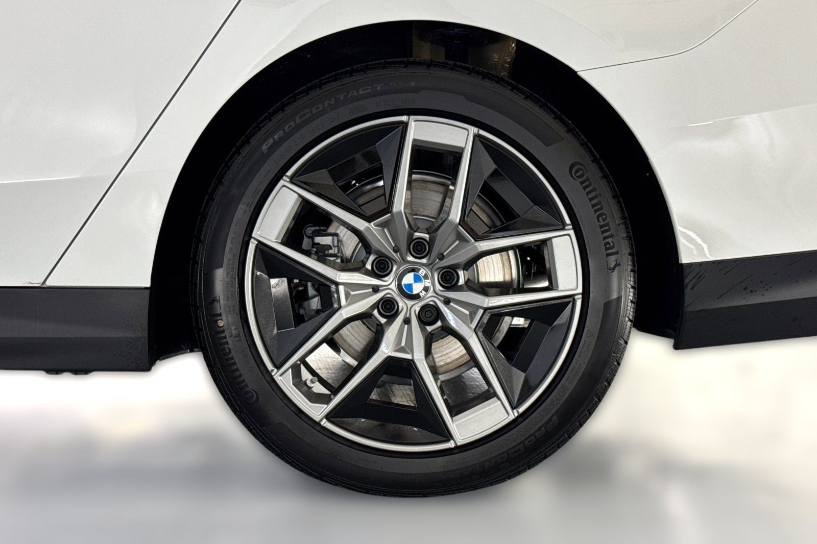 Used 2026 BMW 530i w/ Premium Package RWD image 11