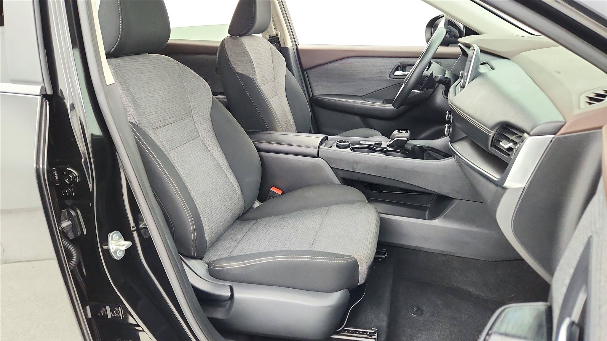 Used 2023 Nissan Rogue SV AWD/4WD image 19