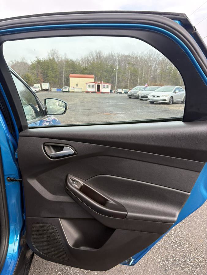 Used 2014 Ford Focus SE w/ SE Sport Package image 19