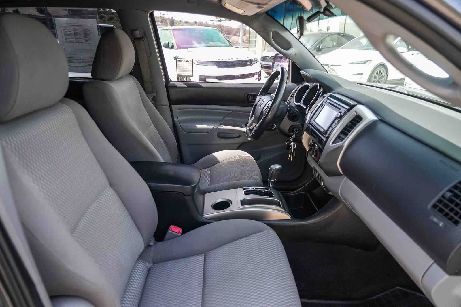 Used 2015 Toyota Tacoma PreRunner w/ SR5 Package RWD image 16