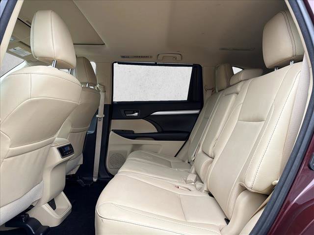 Used 2018 Toyota Highlander XLE image 19