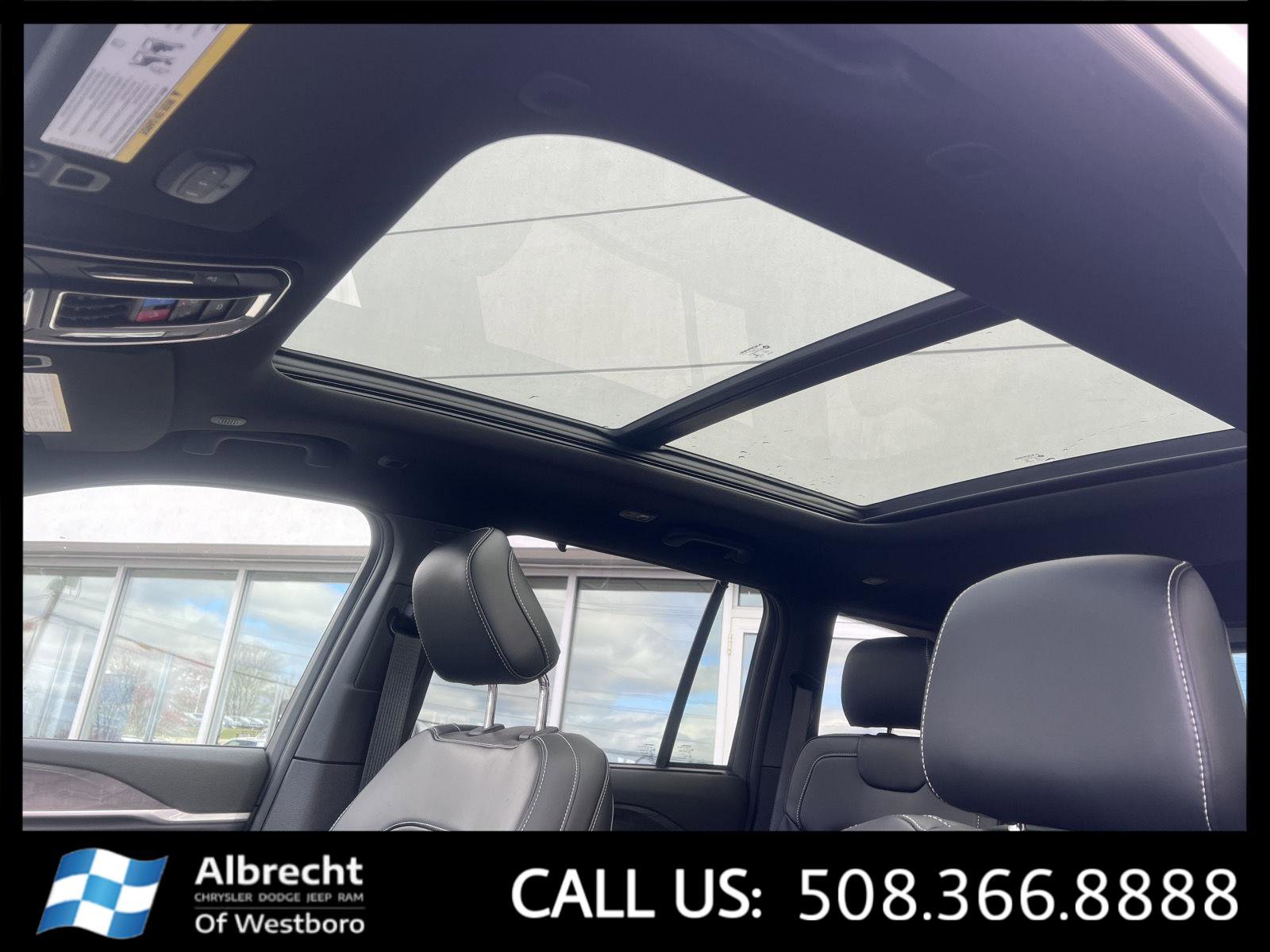 New 2025 Jeep Grand Cherokee Limited w/ Luxury Tech Group II image 23