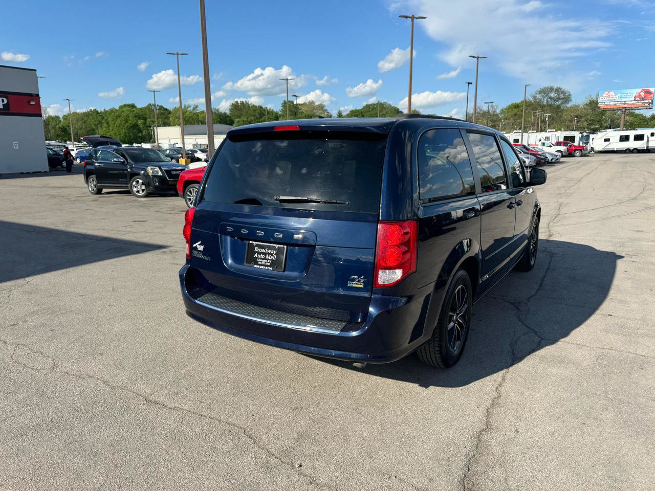 Used 2016 Dodge Grand Caravan R/T FWD image 3