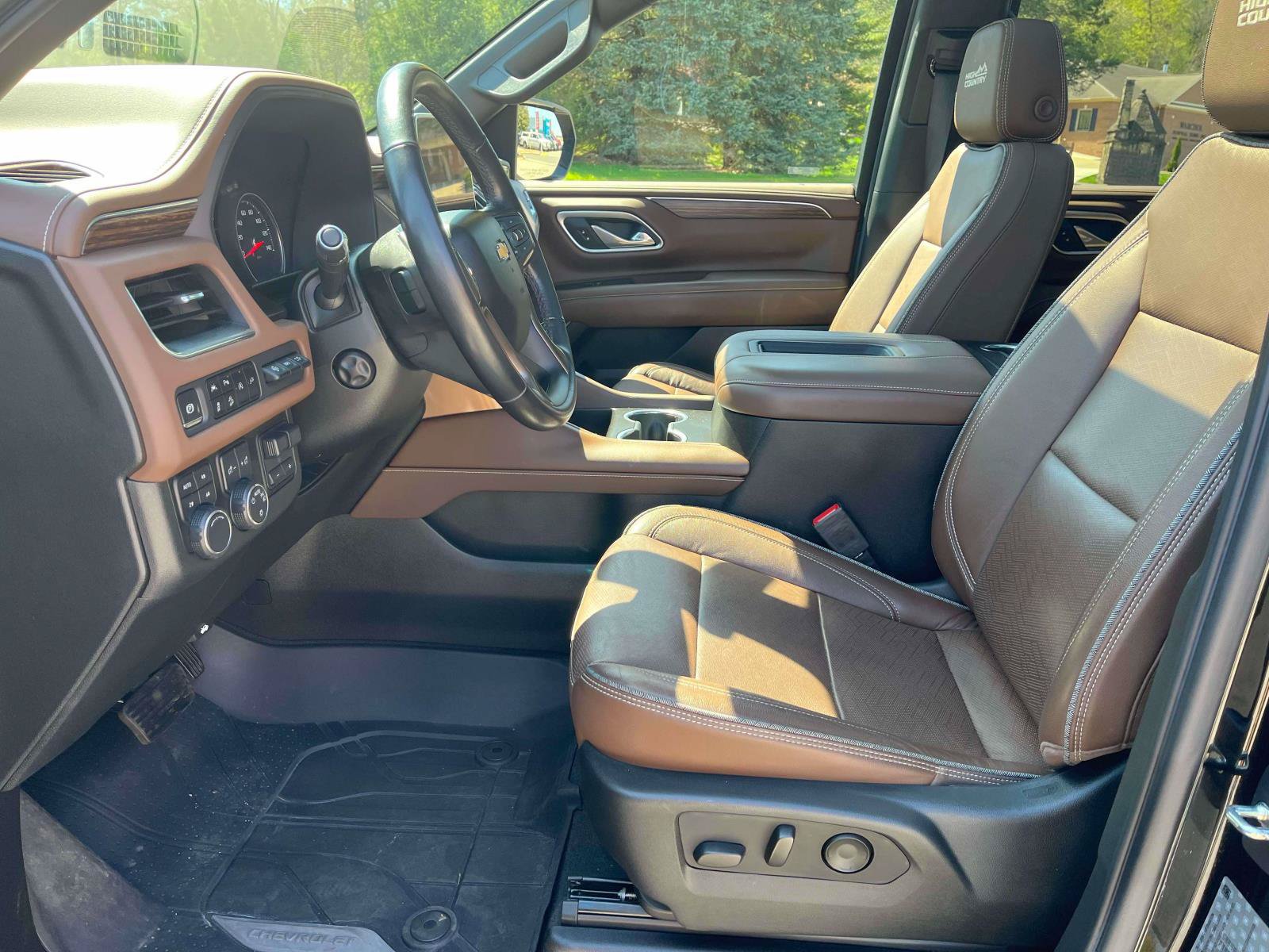 Used 2021 Chevrolet Tahoe High Country w/ Premium Package AWD/4WD image 13