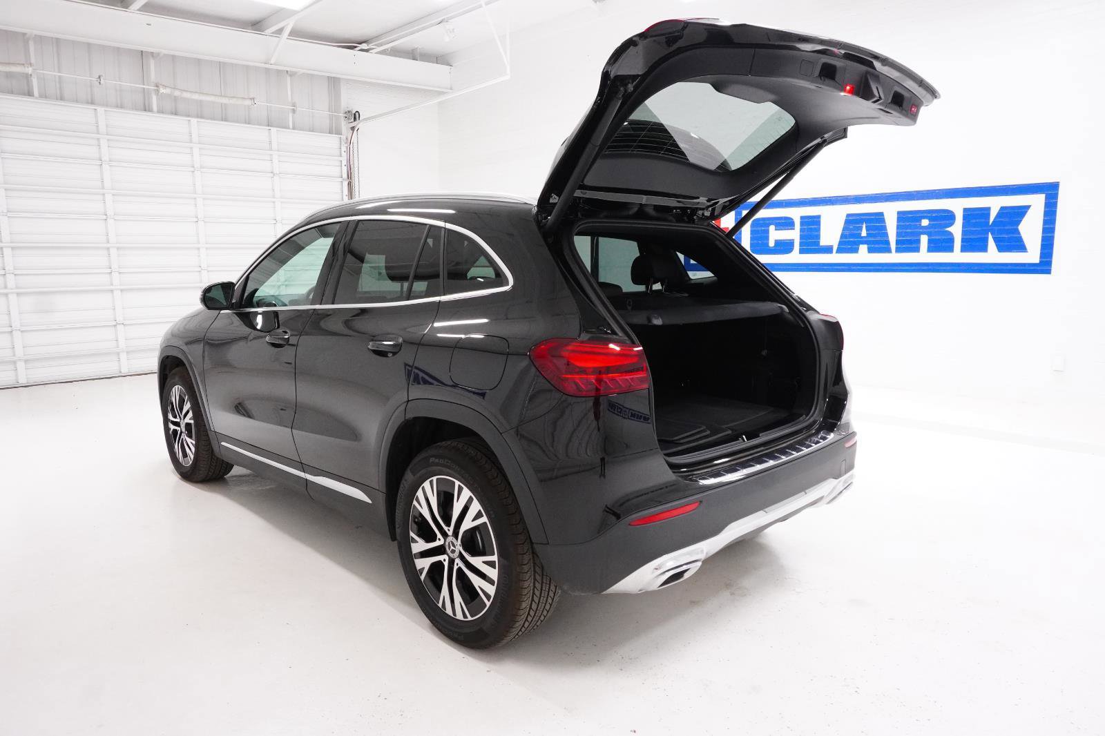 Used 2025 Mercedes-Benz GLA 250 image 9