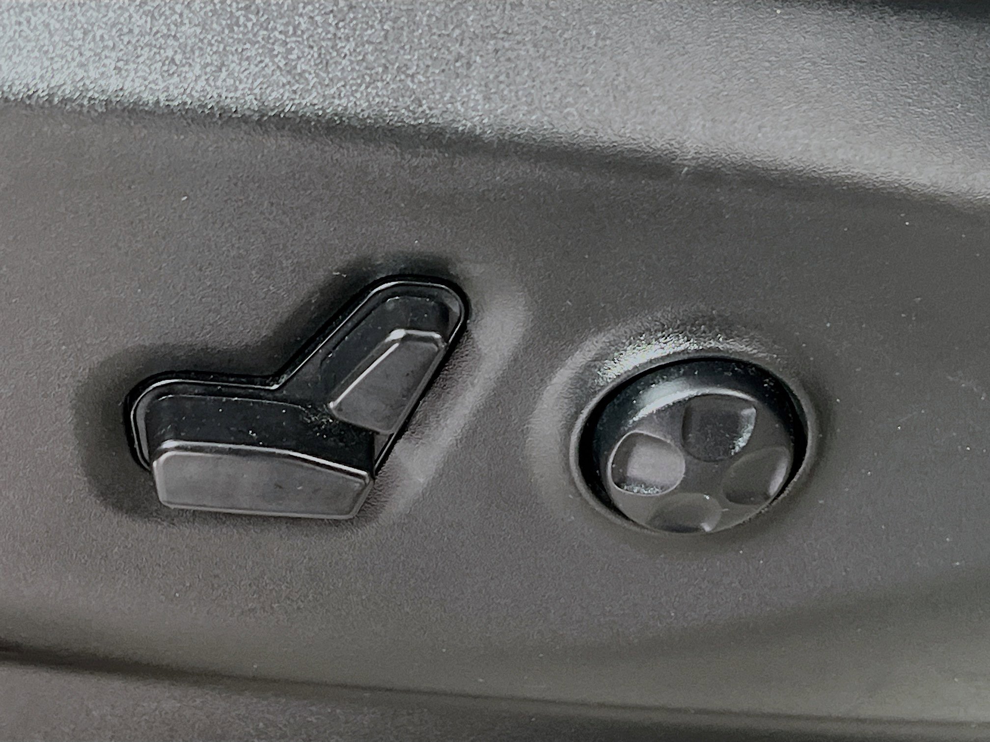 Used 2024 Chrysler Pacifica Touring-L image 16