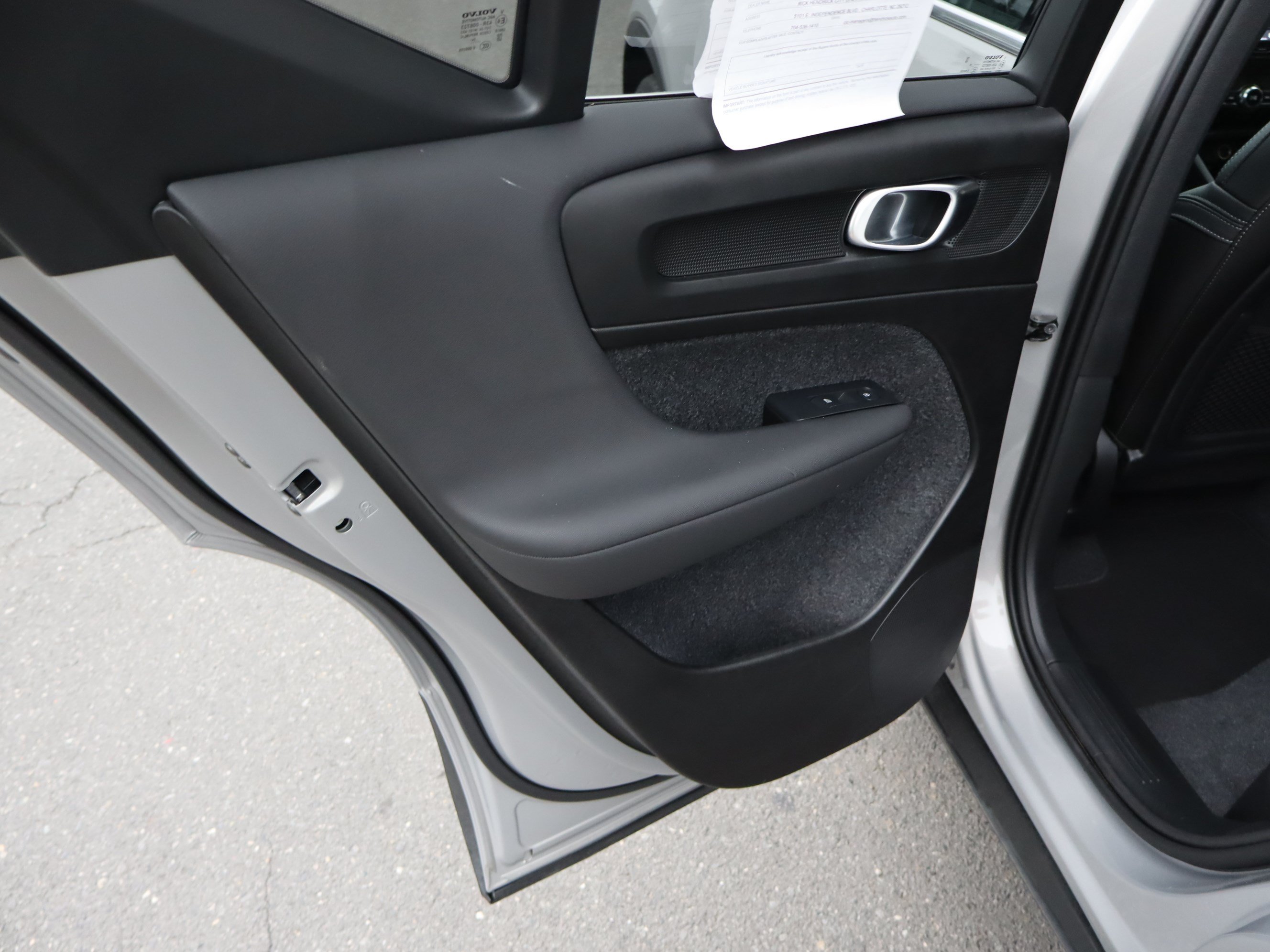 Used 2025 Volvo XC40 B5 Core AWD/4WD image 30