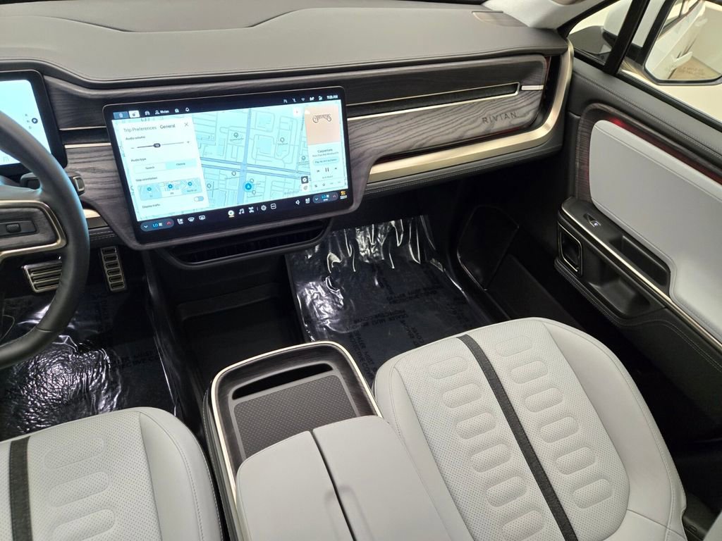 Used 2023 Rivian R1S Adventure image 21