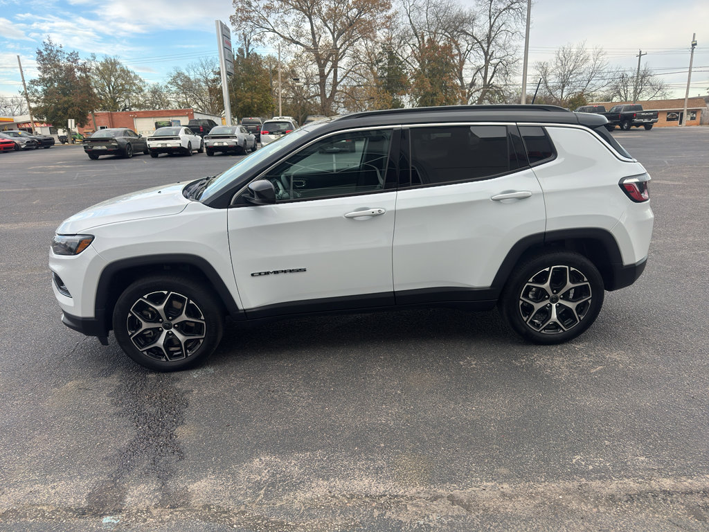Used 2025 Jeep Compass Limited AWD/4WD image 5