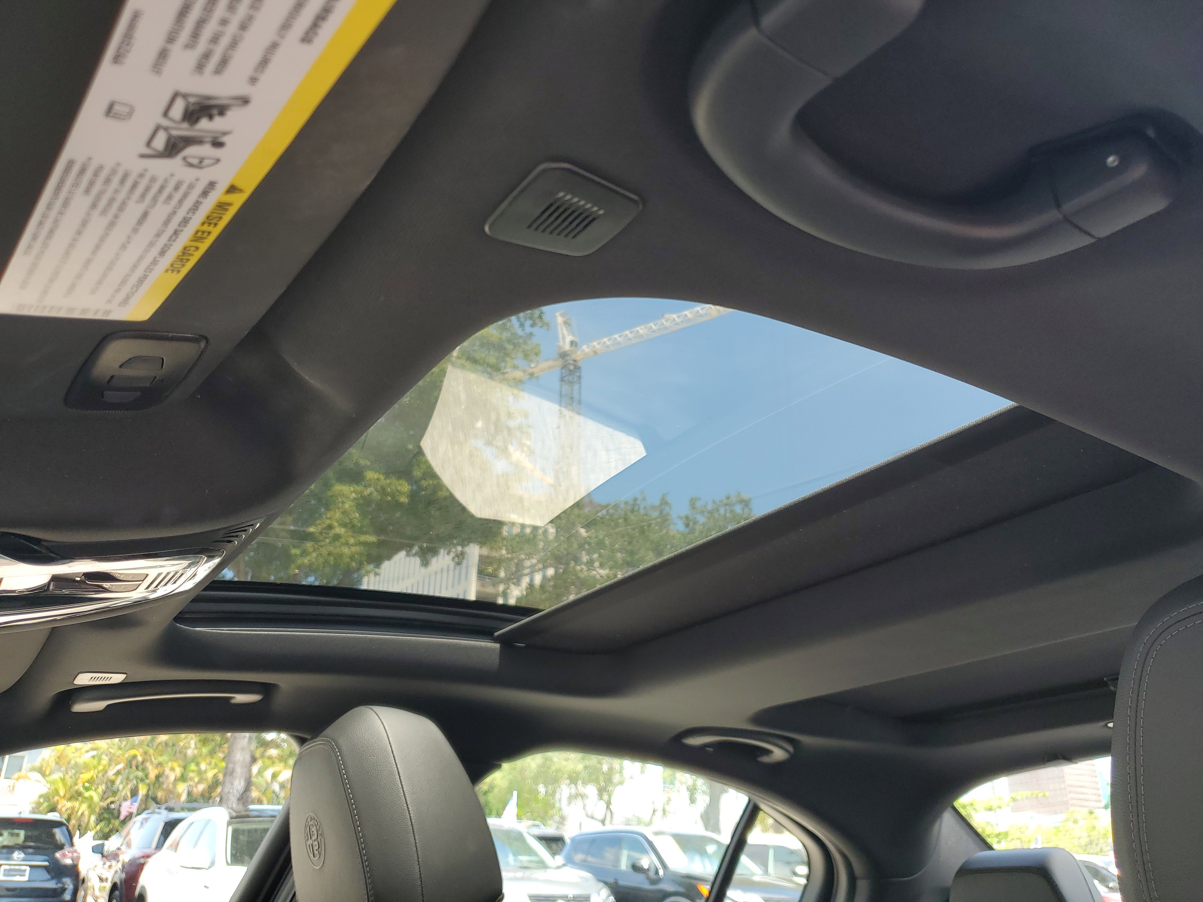 Used 2022 Alfa Romeo Giulia Ti image 9