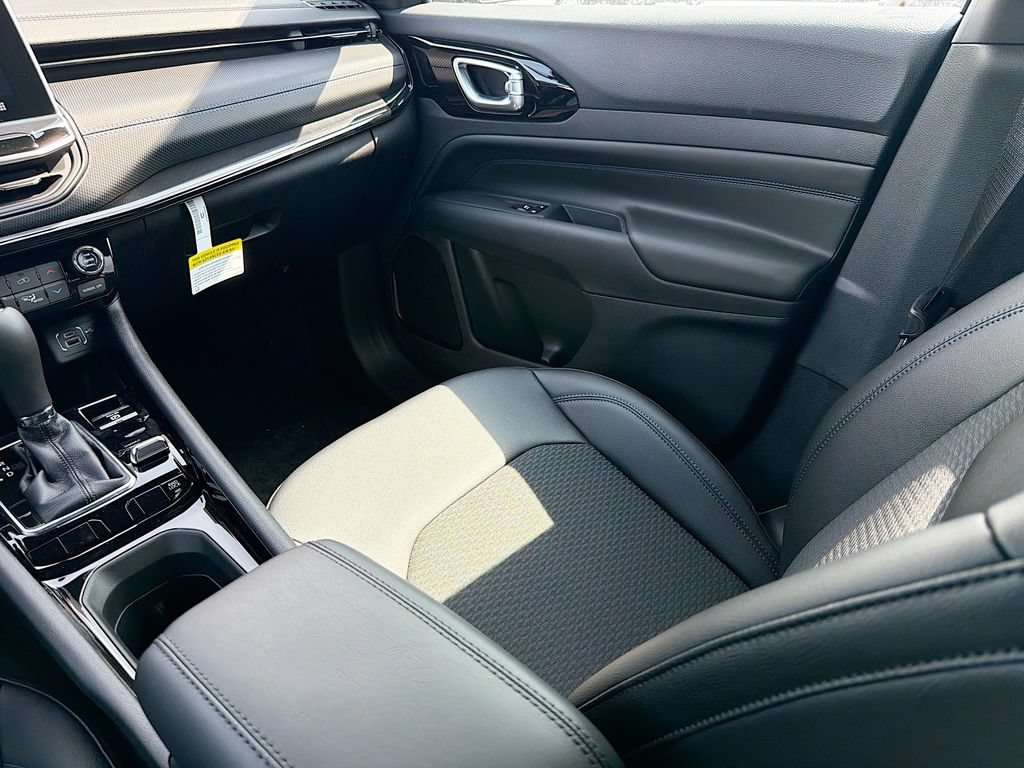 New 2026 Jeep Compass Latitude AWD/4WD image 30