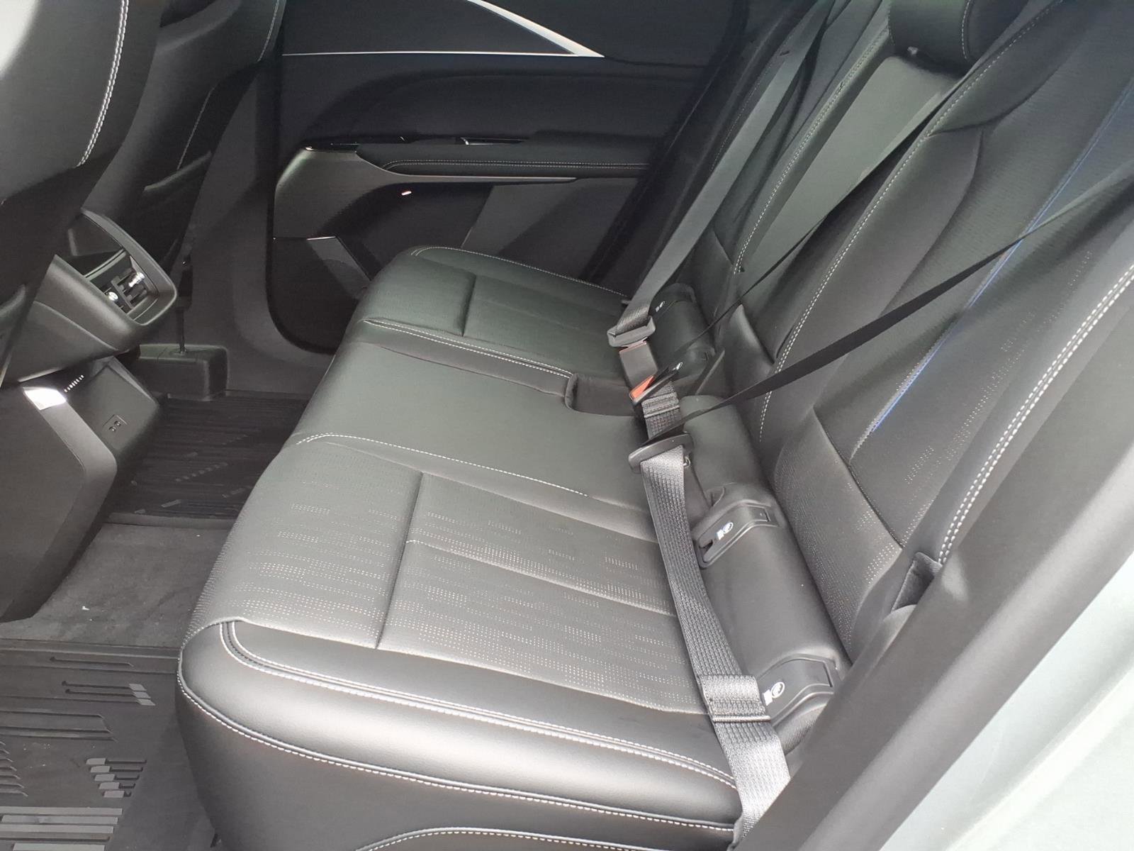 New 2026 Cadillac Lyriq Sport image 10