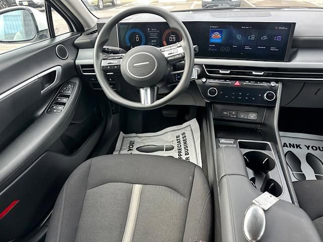 Used 2025 Hyundai Sonata SEL FWD image 16
