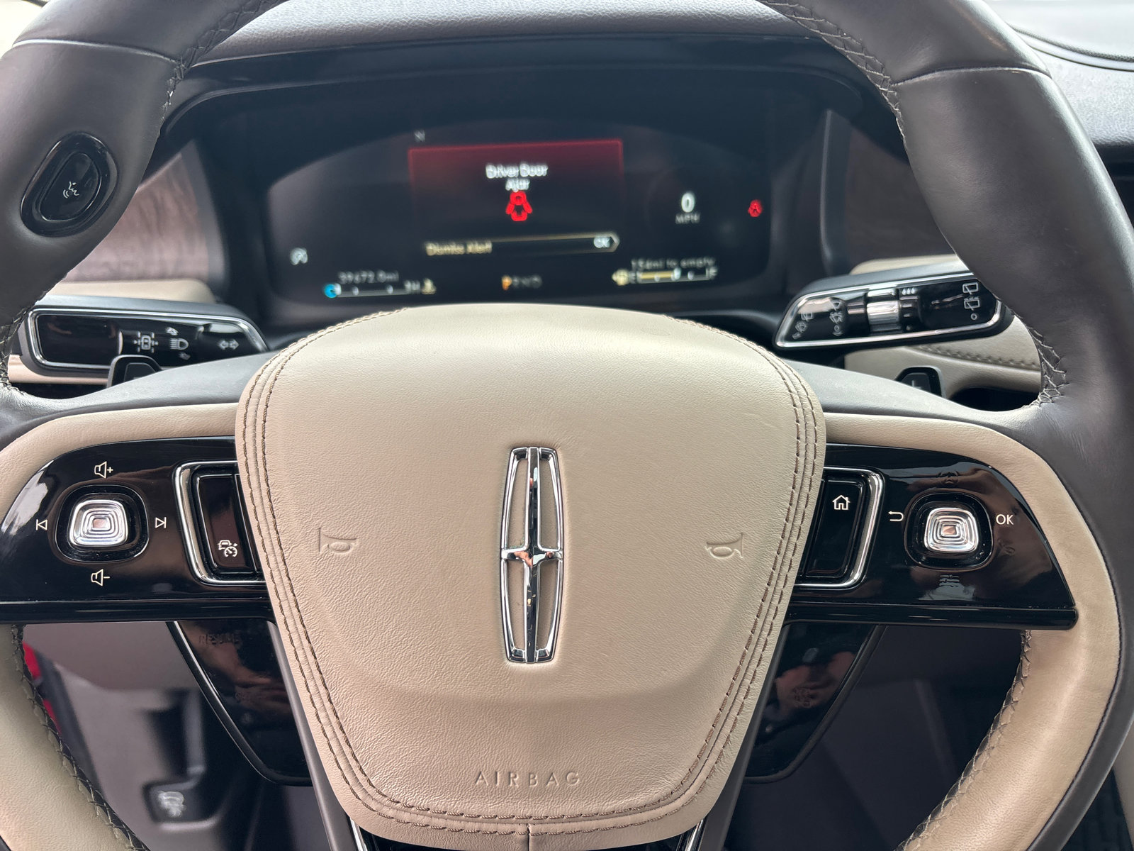 Used 2020 Lincoln Aviator Reserve w/ Equipment Group 202A image 16