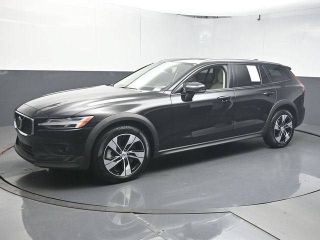 Used 2025 Volvo V60 B5 Cross Country Plus AWD/4WD image 4