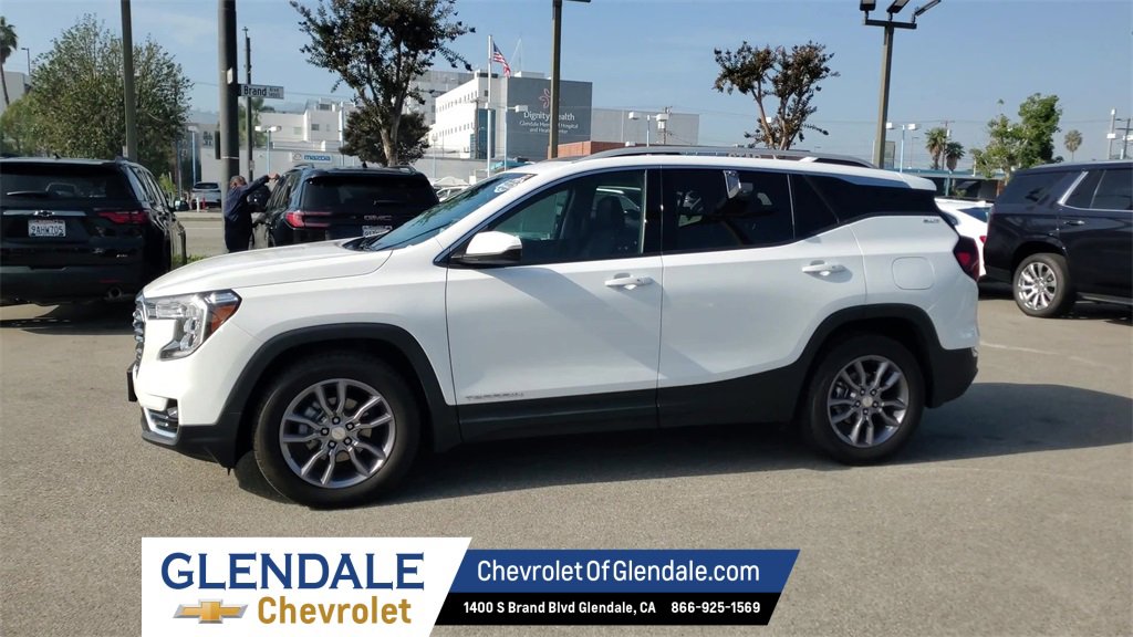 Used 2022 GMC Terrain SLT image 3