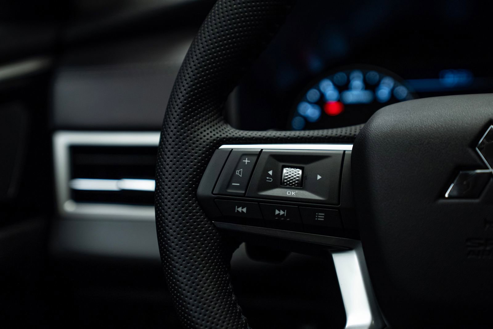 Used 2025 Mitsubishi Outlander Trail Edition image 19