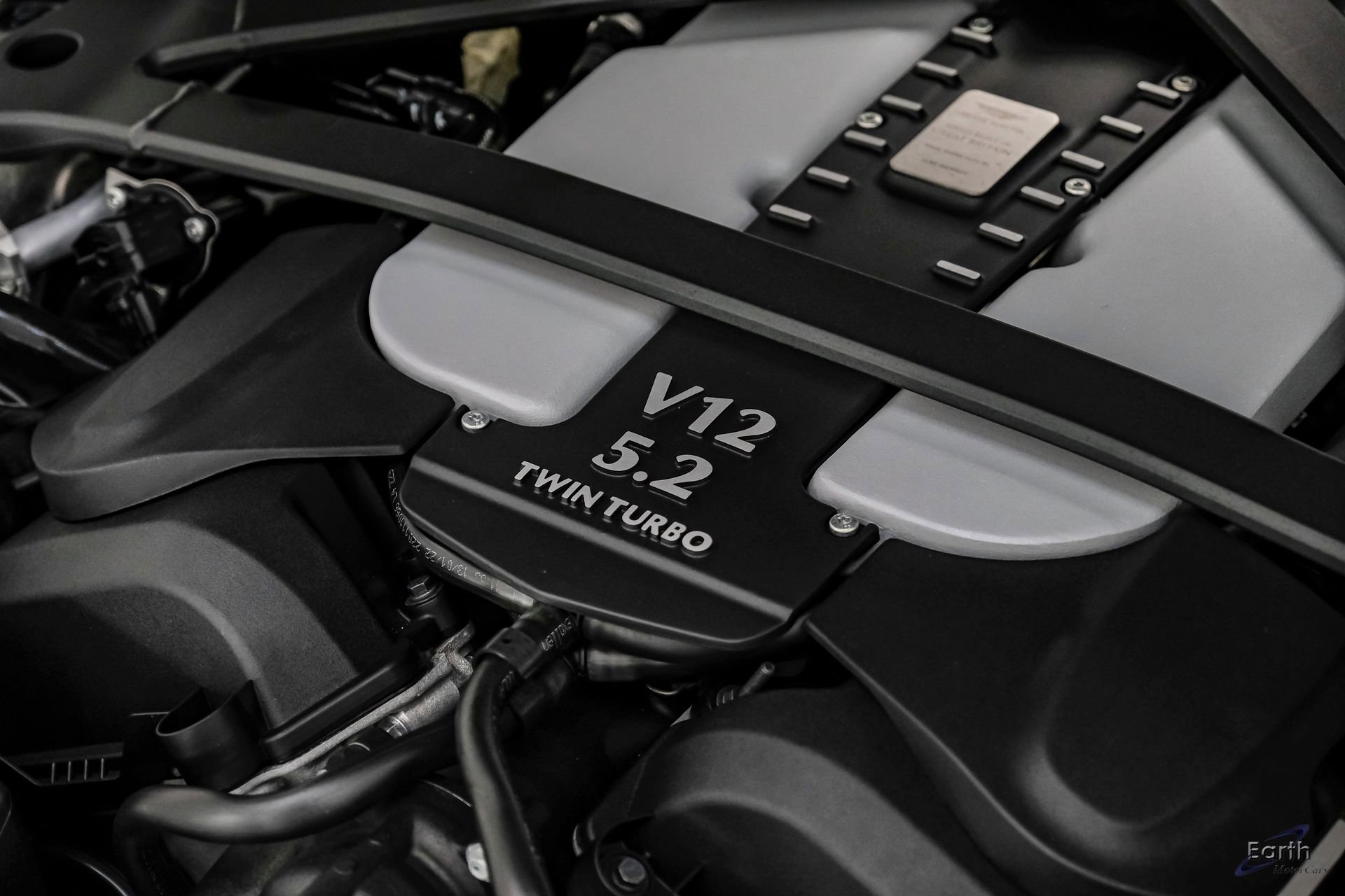 Used 2023 Aston Martin V12 Vantage RWD image 95