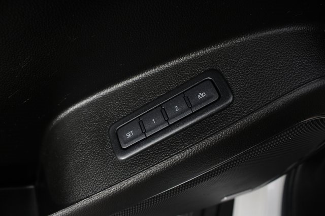 Used 2020 GMC Yukon SLT w/ Graphite Edition image 18