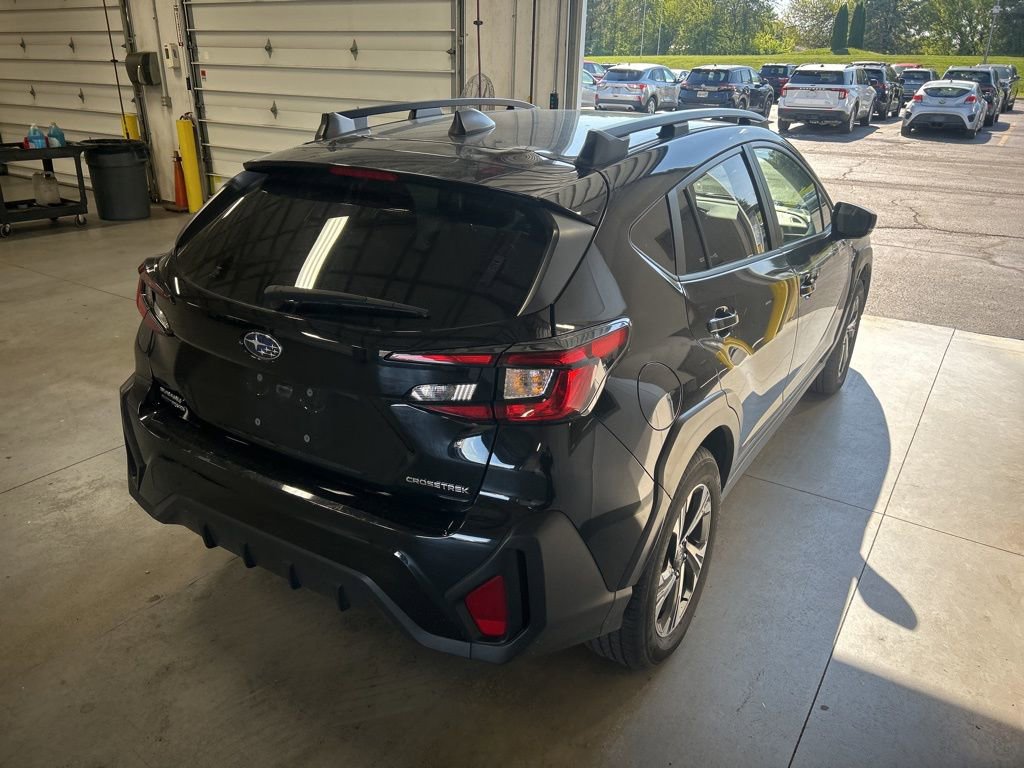 Used 2025 Subaru Crosstrek 2.0i Premium image 7
