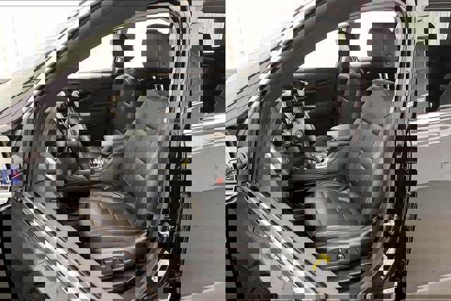 Certified 2023 GMC Acadia SLT w/ Technology Package image 8