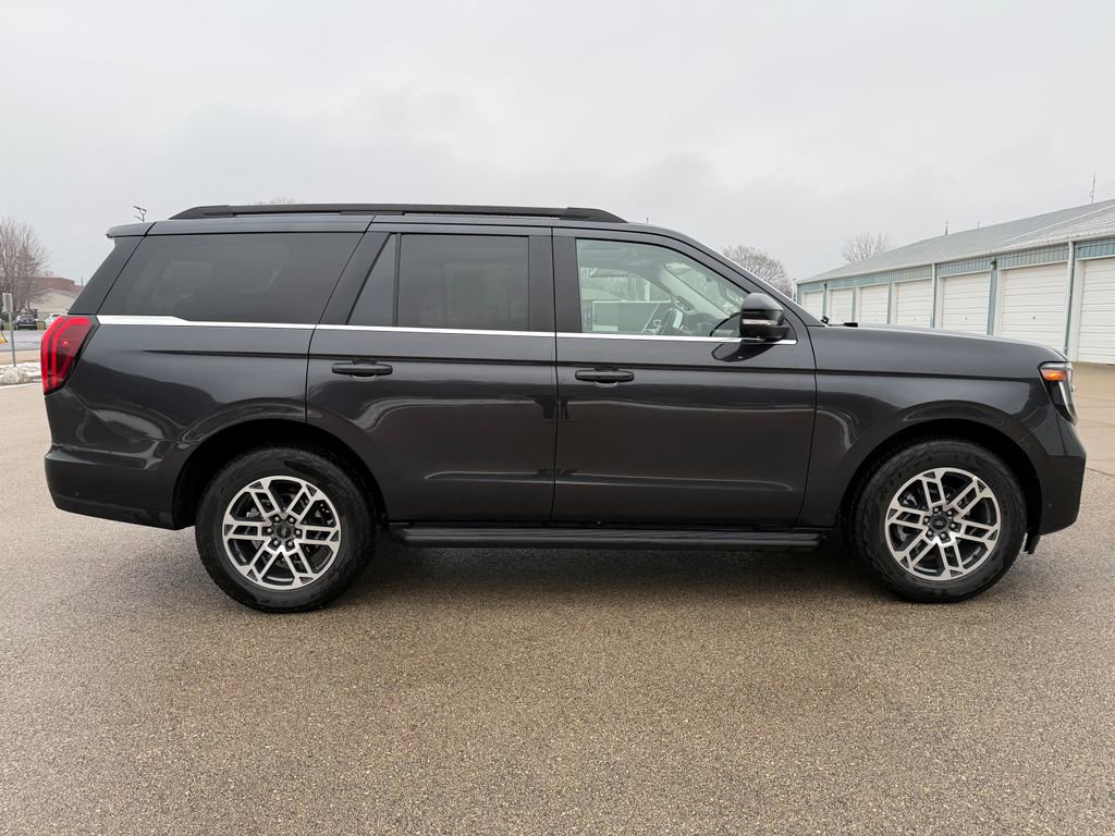 Used 2025 Ford Expedition Active image 5