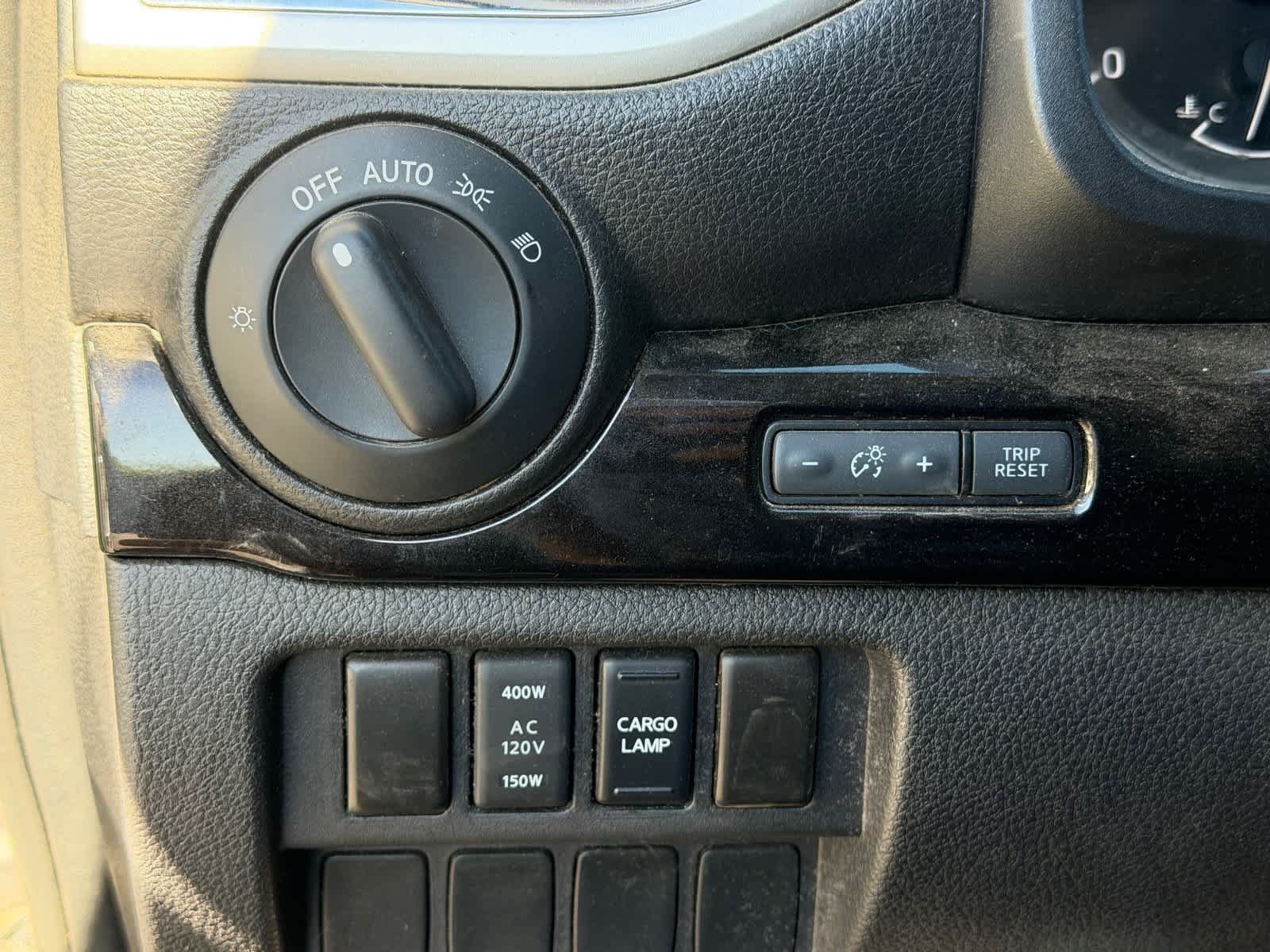 Used 2019 Nissan Titan SV w/ SV Convenience Package RWD image 20