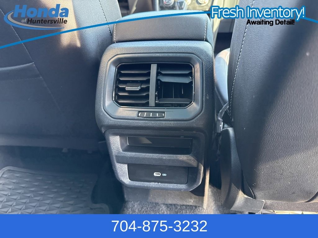 Used 2023 Volkswagen Taos SE w/ Panoramic Sunroof Package image 12