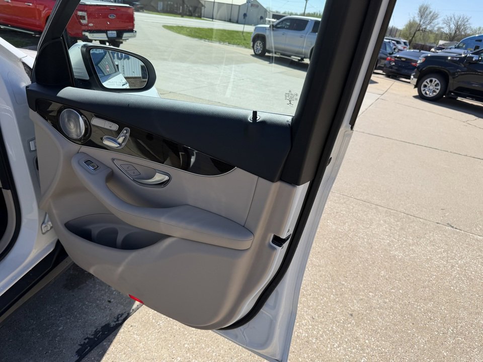 Used 2017 Mercedes-Benz GLC 300 4MATIC image 20